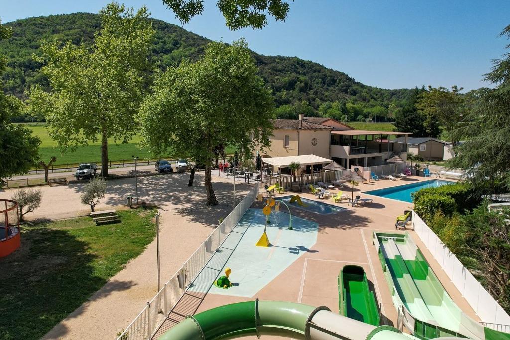 Camping Le Chassezac Sampzon Zewnętrze zdjęcie